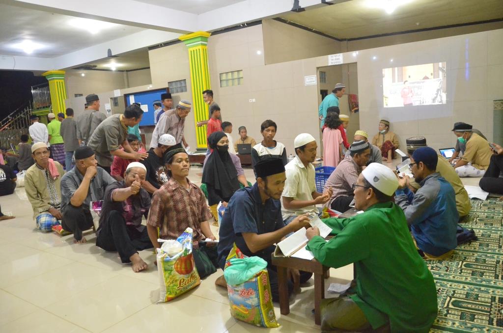 Penerimaan Zakat Fitrah Masjid Jamiâ€™ Nurul Iman Sumber Sari